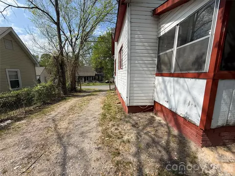 Exterior - 965 13th St, Lancaster, SC 29720 photo 4 of 7