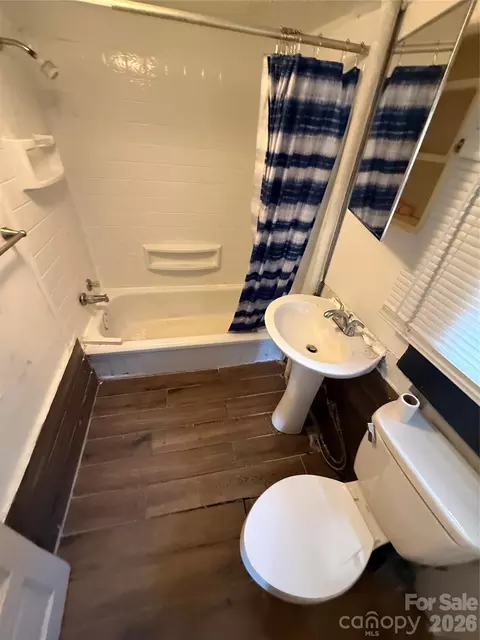 Bath - 965 13th St, Lancaster, SC 29720 photo 1 of 1
