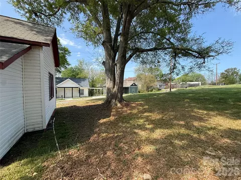 Exterior - 965 13th St, Lancaster, SC 29720 photo 3 of 7