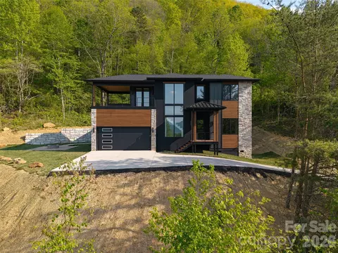 134 View Ridge Pkwy, Leicester, NC 28748