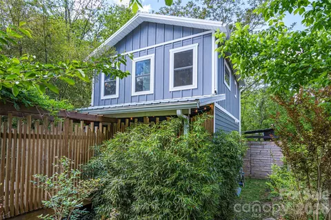 149 State St, Asheville, NC 28806