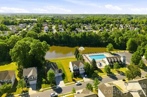 14227 Lake Crossing Dr, Charlotte, NC 28278