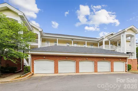 8923 Meadow Vista Rd, Charlotte, NC 28213