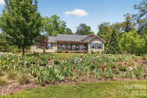 75 N Sunset Ridge Dr, Etowah, NC 28729