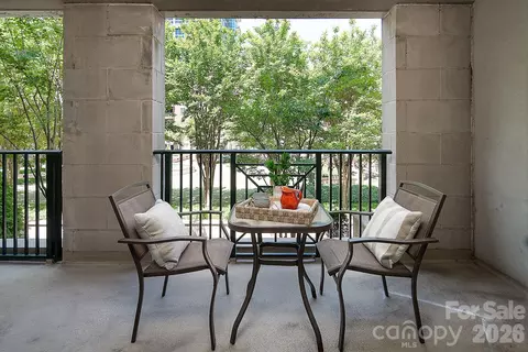 300 W 5th W 204 St W #204, Charlotte, NC 28202