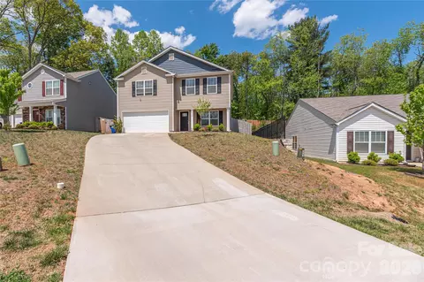 220 Roper St, Candler, NC 28715