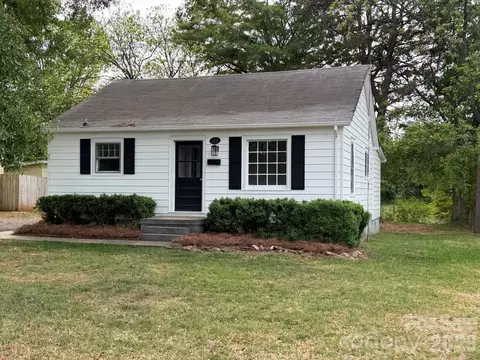 1431 3rd Street Ne Pl NE, Hickory, NC 28601