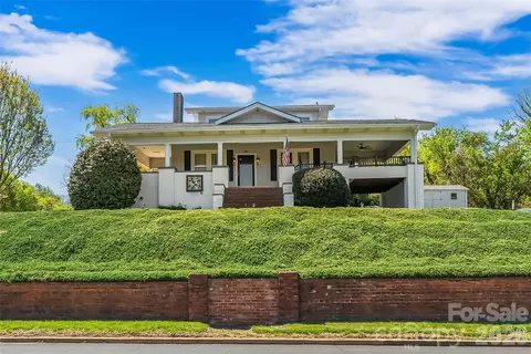 110 Burkemont Ave, Morganton, NC 28655