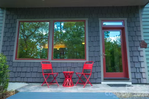 26 Robinson Creek Rd, Asheville, NC 28803