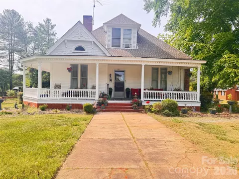 427 Davie Ave, Statesville, NC 28677