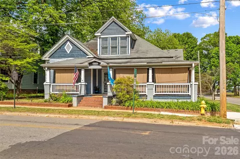 633 S Race St, Statesville, NC 28677
