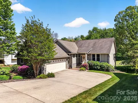 24 Triple Fairways Dr, Hendersonville, NC 28739