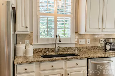 Kitchen - 6121 Caseys Side Way, Fort Mill, SC 29708 photo 6 of 7