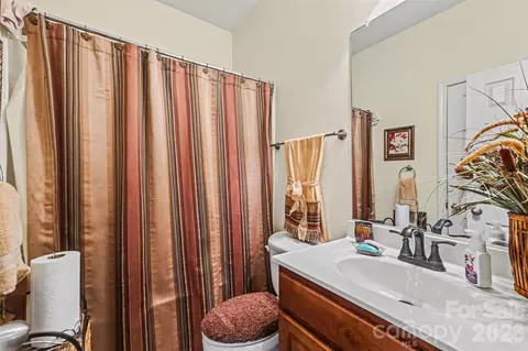 Bath - 10812 Clark St, Davidson, NC 28036 photo 2 of 2
