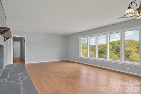 Living - 441 Mulberry St, Clyde, NC 28721 photo 2 of 7