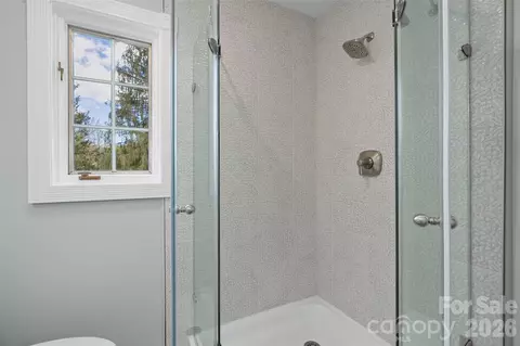 Bath - 441 Mulberry St, Clyde, NC 28721 photo 2 of 4