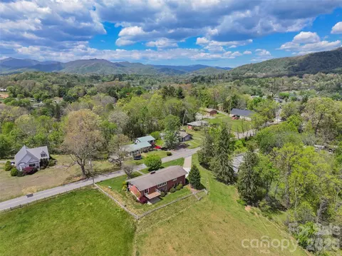 View/Area - 441 Mulberry St, Clyde, NC 28721 photo 1 of 1