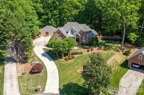 110 Elizabeth Ct, Mount Holly, NC 28120