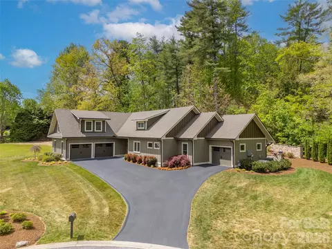 161 Linda Ann Dr, Flat Rock, NC 28731