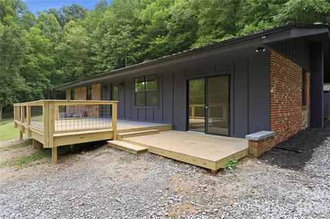 30 Top Of The Mountain Rd, Hendersonville, NC 28739