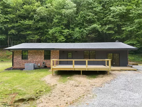 30 Top Of The Mountain Rd, Hendersonville, NC 28739