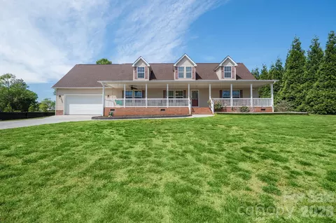 132 Top Flite Dr, Statesville, NC 28677