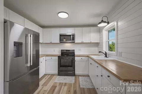Kitchen - 822 Windy Mountain Rd, Deep Gap, NC 28618 photo 1 of 1