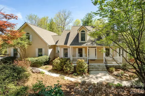 4 Ben Hogan Dr, Hendersonville, NC 28739