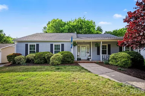 2706 Lytham Dr, Charlotte, NC 28210
