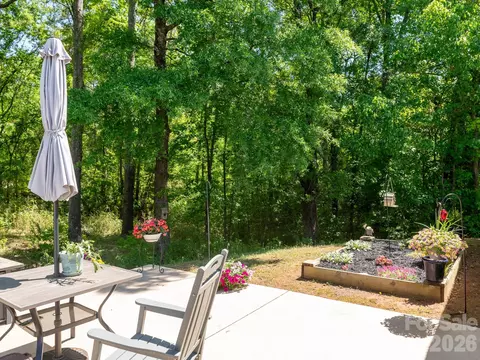 8110 Slickrock Cir, Charlotte, NC 28215