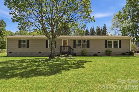 363 Banner Farm Rd, Mills River, NC 28759