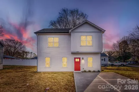 404 S Spargo St, Dallas, NC 28034