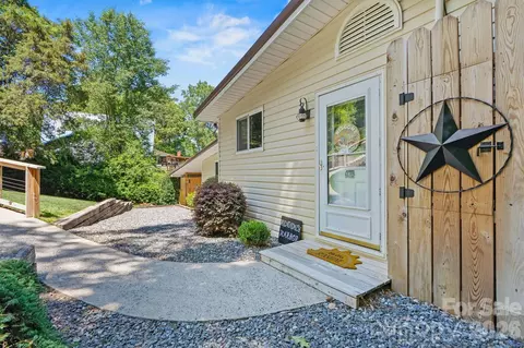 Exterior - 6566 Harbor Ln, Conover, NC 28613 photo 1 of 8