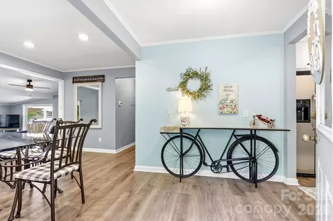 Entry Way - 6566 Harbor Ln, Conover, NC 28613 photo 1 of 4