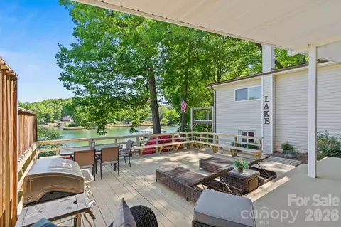 Exterior - 6566 Harbor Ln, Conover, NC 28613 photo 5 of 8