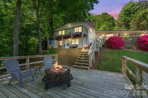 6566 Harbor Ln, Conover, NC 28613