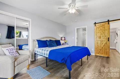 Bedroom - 6566 Harbor Ln, Conover, NC 28613 photo 2 of 7