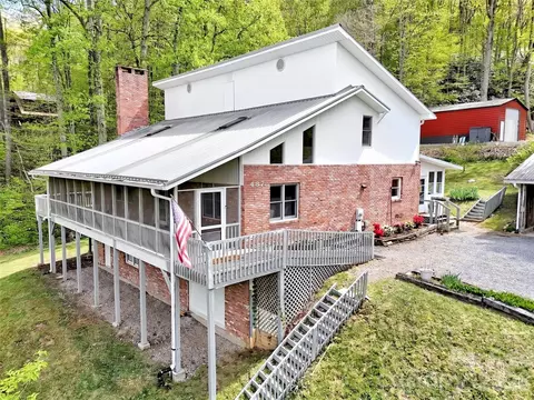 487 Julia Ln, Maggie Valley, NC 28751