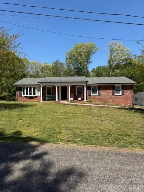 1126 Cannon Dr, Lenoir, NC 28645