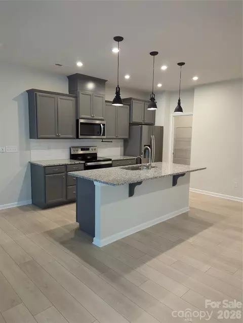 1140 Bigelow St, Charlotte, NC 28269