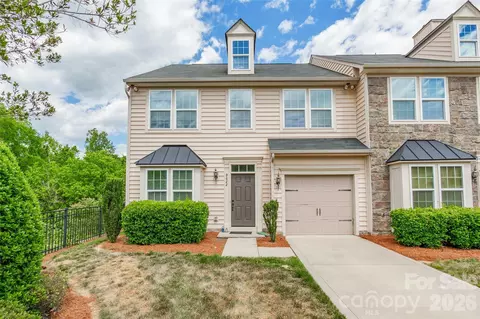 9622 Springholm Dr, Charlotte, NC 28278