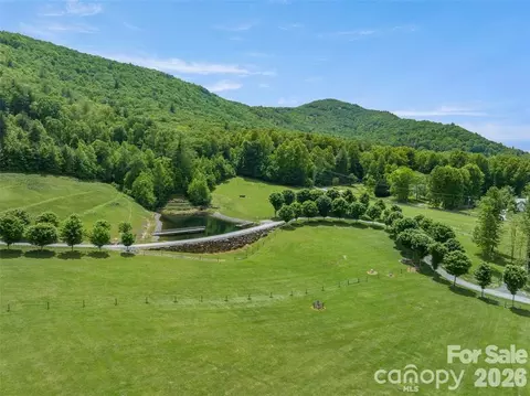 1547 Walnut Cove Rd, Hendersonville, NC 28739