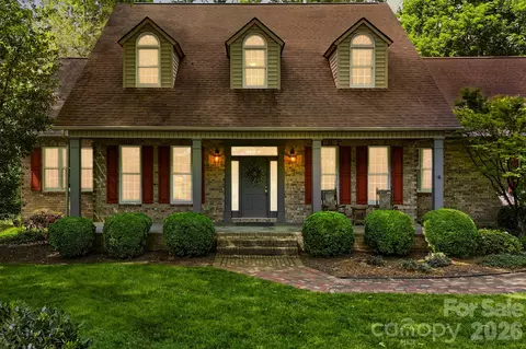 17 Crooked Oak Ct, Hendersonville, NC 28791
