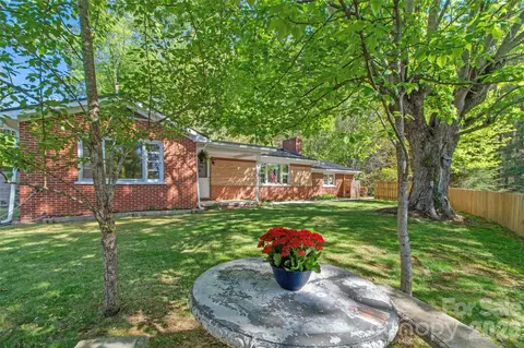 309 Presnell St, Burnsville, NC 28714