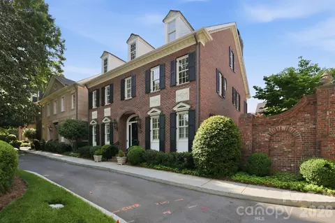 2044 Queens W Rd W, Charlotte, NC 28207