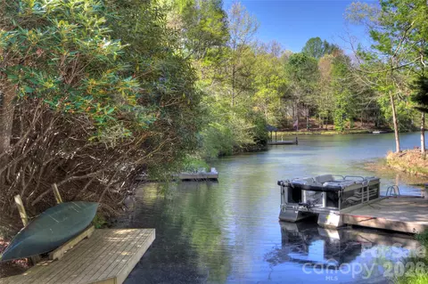 960 Middle Connestee Trl, Brevard, NC 28712