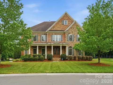 1003 Desborough Dr, Matthews, NC 28104
