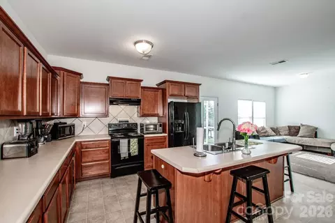123 Kingsgate Ct, Statesville, NC 28625
