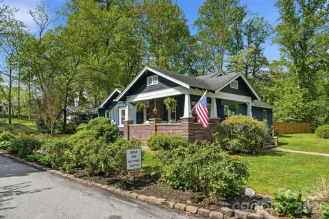 127 Erkwood Dr, Hendersonville, NC 28739