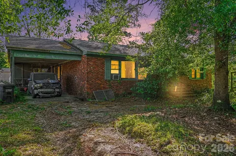 105 W Temple Ave, Rockingham, NC 28380